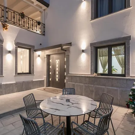 Vila White House 3*
